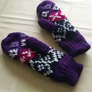 NWoT Purple, red, and black lined mittens